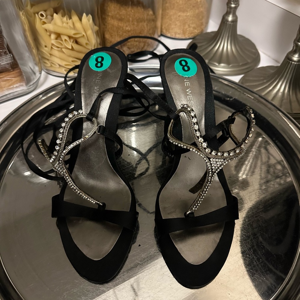 [♦️🧾SOLD] NWOT Nine West Satin, Silver & Rhinestones Stilettos